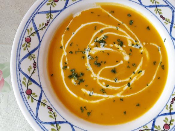 Butternut-Kürbis-Suppe ohne Alkohol, Zwiebel und Knoblauch