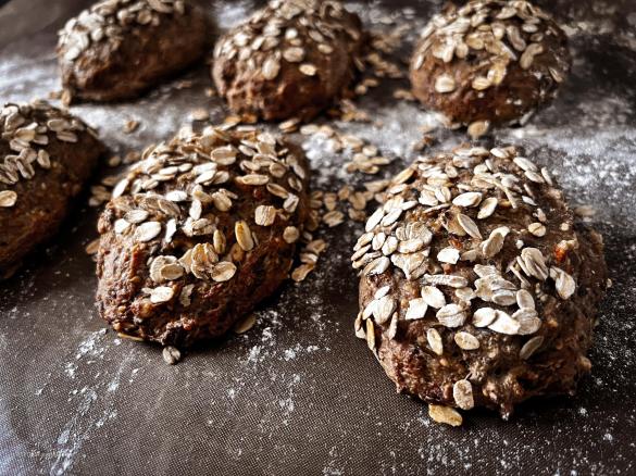 Dinkel-Vollkornbrötchen mit Sauerteig
