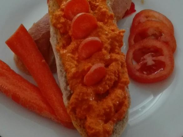 Möhren Tomaten Frischkäse