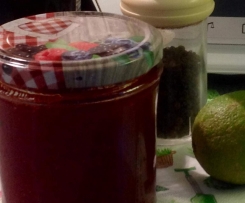 Erdbeerkonfitüre mit schwarzem Pfeffer und Balsamico