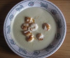 Petersilienwurzel-Schaumsüppchen mit Riesengarnelen