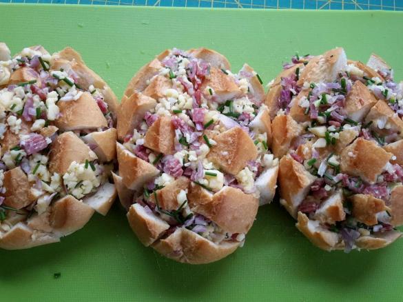 Brötchen mit Käsefüllung