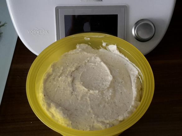 Ziebeleskäs oder weißer Käse