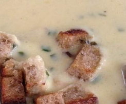 Variation von Lauch-Creme-Suppe mit Schmelzkäse