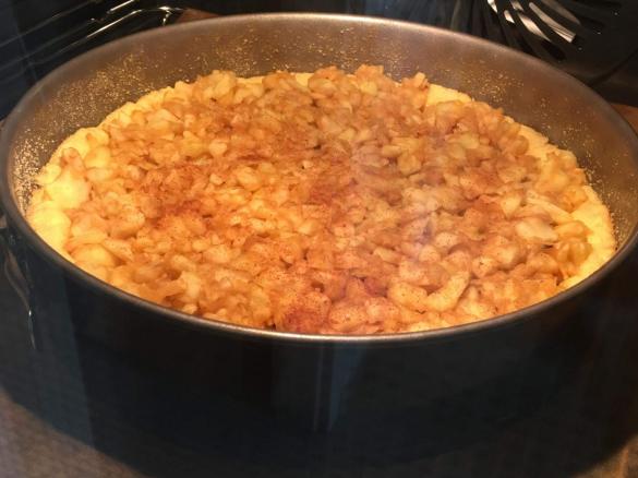 Apfelkuchen mit Baisée (Eischnee)