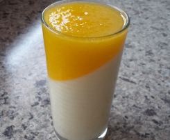 Panna Cotta mit verschiedene Früchte