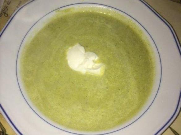Variation Brokkolicremesuppe - Low carb