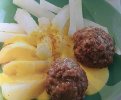 Hackbällchen mit Kohlrabi, Kartoffeln u. Currysoße