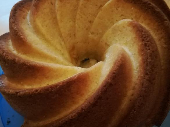 Eierlikör-Kokos-Gugelhupf