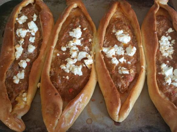 Pide mit Hackfleisch u.Feta