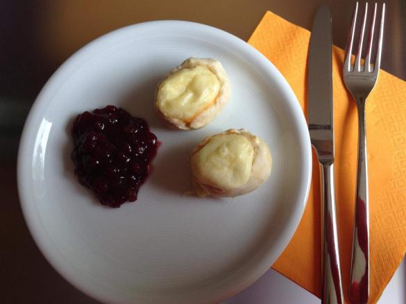 Camembert im Brotmantel