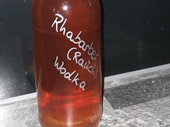 Rhabarber Schnaps mit Wodka
