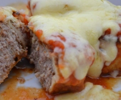 Auflauf von Frikadellen in Pfannkuchenteig