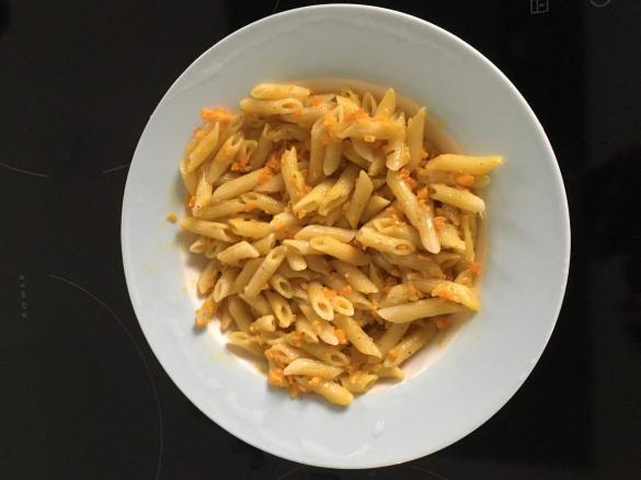 Penne in Möhren-Käse-Sauce