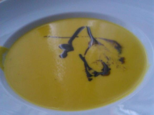 Butternut-Kürbiscremesuppe mit Kokosmilch