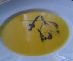 Butternut-Kürbiscremesuppe mit Kokosmilch