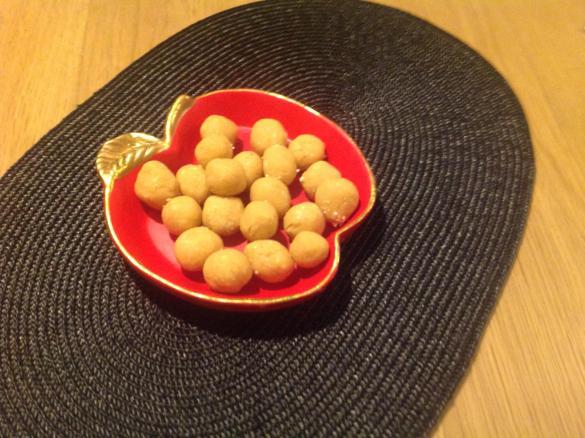 Eierlikörkugeln aus Kuchenbröseln