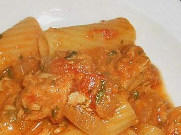 Tomatensoße mit Hackfleisch und Frischkäse