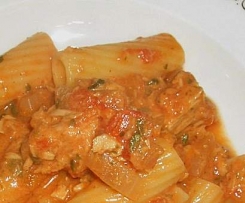 Tomatensoße mit Hackfleisch und Frischkäse