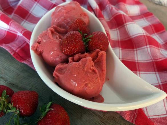 Erdbeer-Joghurt-Eis