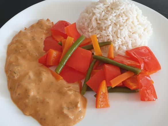 Gemüse mit Tomatensoße und Reis