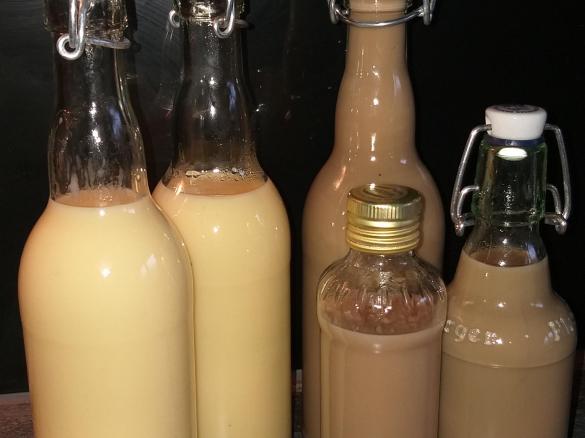 Eierlikör (natur und mit Minzgeschmack)