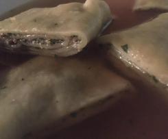 Maultaschen mit Zwiebelmettwurst, gerollt