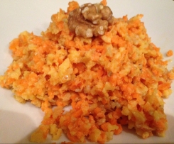 Rohkost mit Apfel, Möhre u. Walnuss