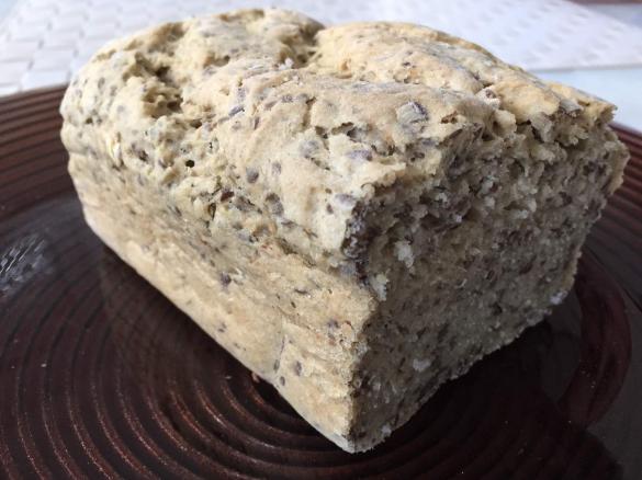 Brot mit Hafer, Leinsamen und Chia