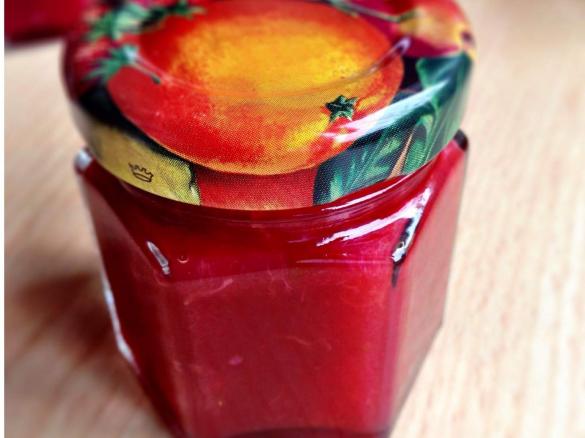 Pflaumen-Chutney/Mus mit Knoblauch und Chilli