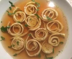 Allgäuer Bergkäse-Kräuter-Flädle als Suppeneinlage