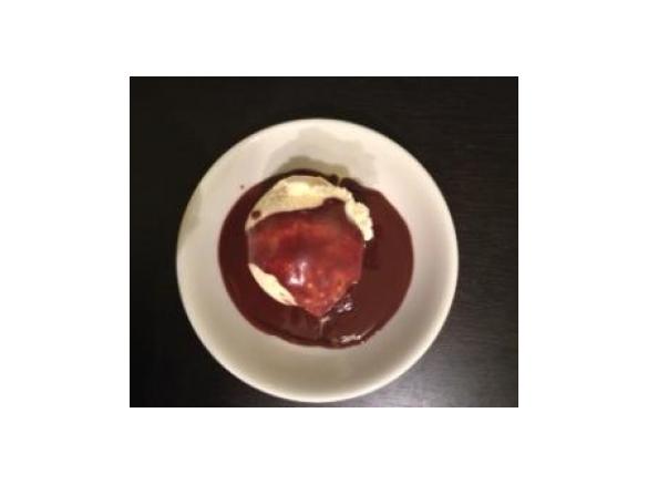 Heiße Schokosoße zu Vanilleeis (...oder zum reinlegen... ;-) )