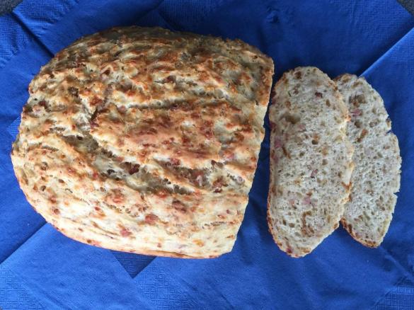 Blitzschnelles Zwiebel-Käse-Schinken-Brot
