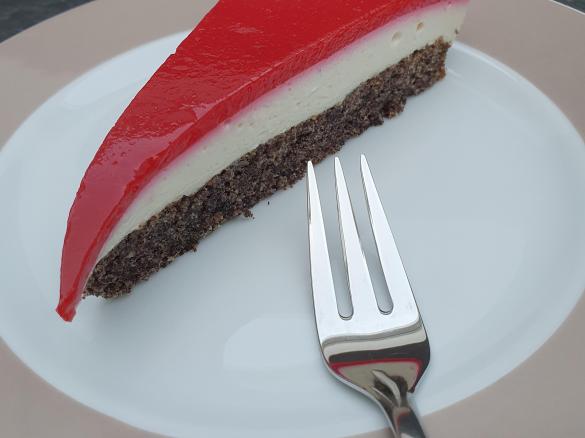 Schneewittchen-Torte (weiß, rot, schwarz)