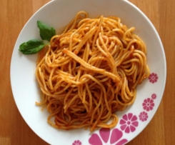 Spaghetti mit Tomatensugo