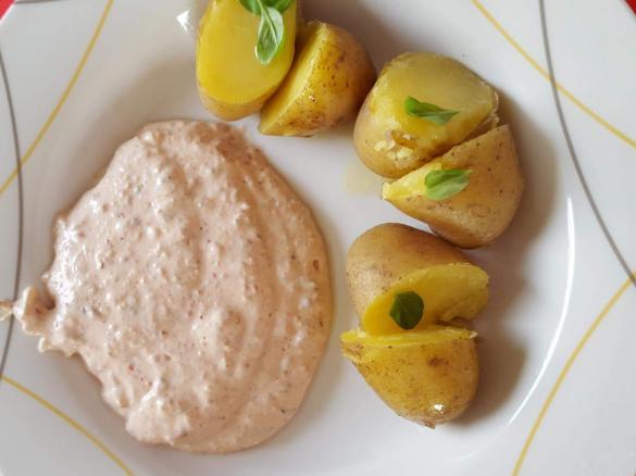 Kartoffeln mit Nussquark (Dip mit Gemüse  Low Carb)