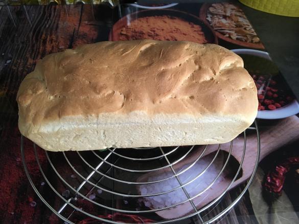 Toastbrot / Weißbrot (mit Trockenhefe)