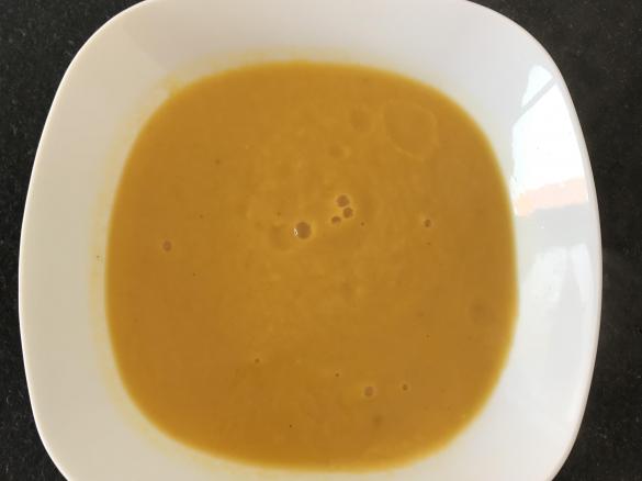Möhren-Pastinaken-Suppe (Detox)
