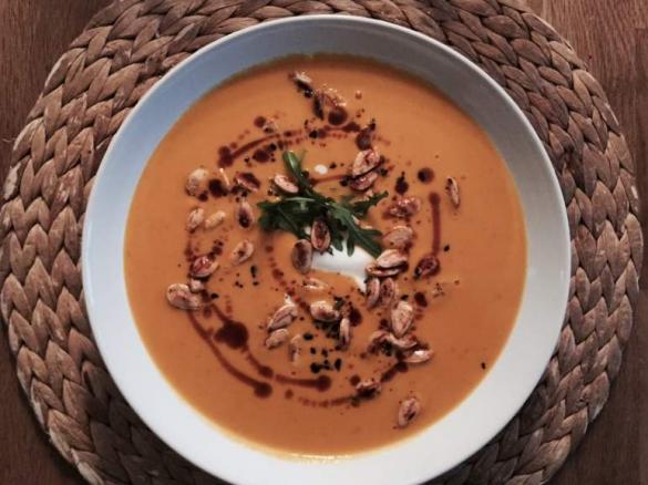 Kürbiscremesuppe mit Chili