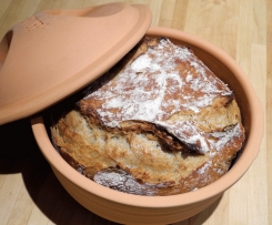 Vollkornbrot im Römertopf