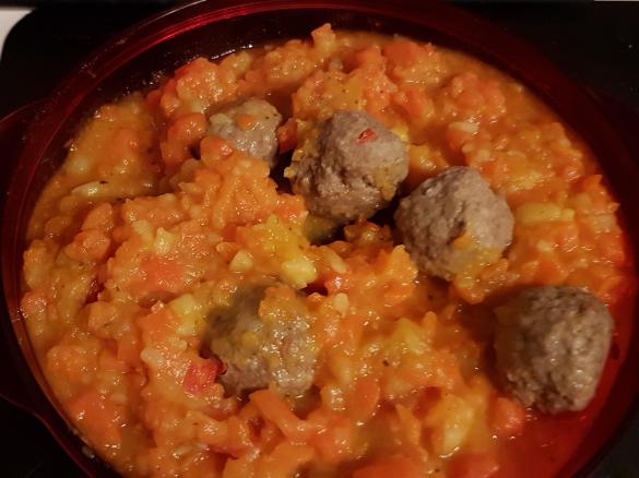 Möhren-Kartoffeln durcheinander mit Häckbällchen (WW geeignet)