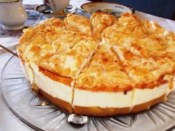 Apfelsaft -Himmelstorte mit Baiser