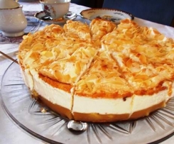 Apfelsaft -Himmelstorte mit Baiser