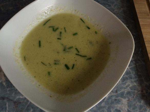 Variation von Zucchini-Kohlrabi-Suppe