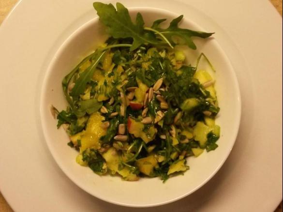 Rucolasalat mit Sonnenblumenkernen