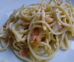 Spaghetti mit Zitronengras-Lachs Soße