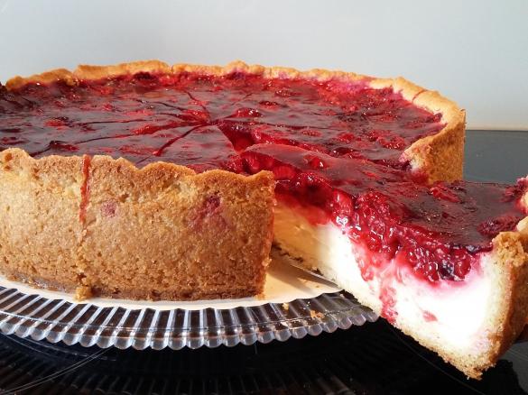 Pudding-Schmand-Kuchen mit Himbeertopping