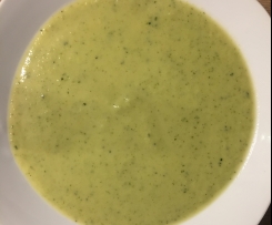 Brokkoli Zucchini Suppe