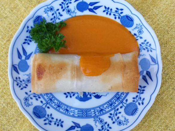 Spargelpäckchen mit Paprikasauce