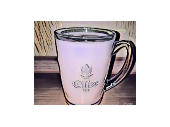 Heiße weiße Schokolade mit Marzipan